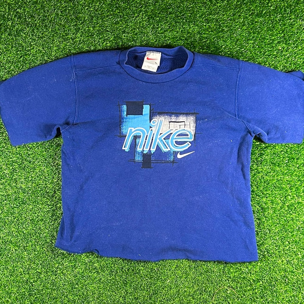 Cropped down vintage Nike sweatshirt